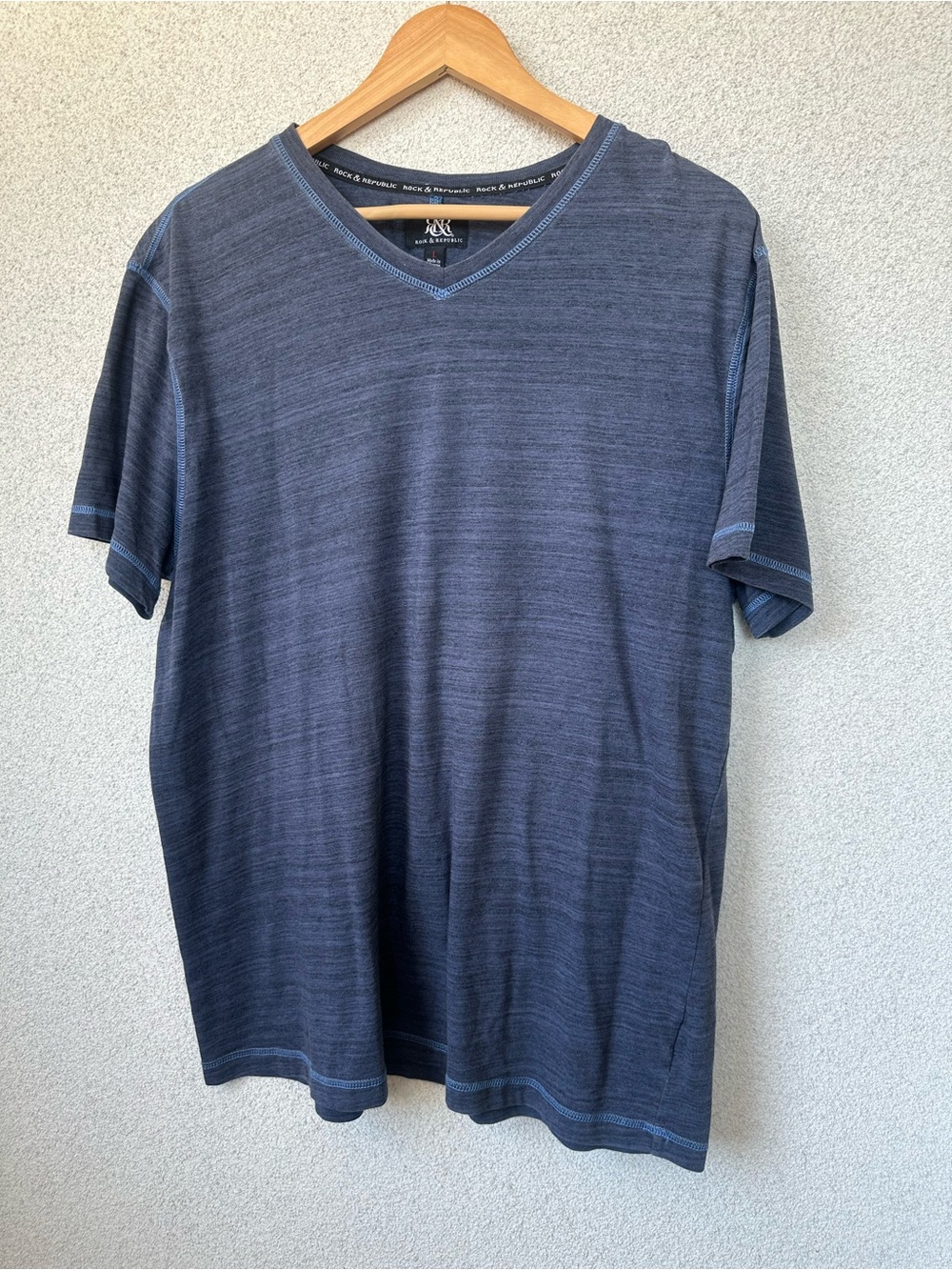 Rock & Republic Men’s Large Blue Heather V-Neck T-Shirt Short Sleeve